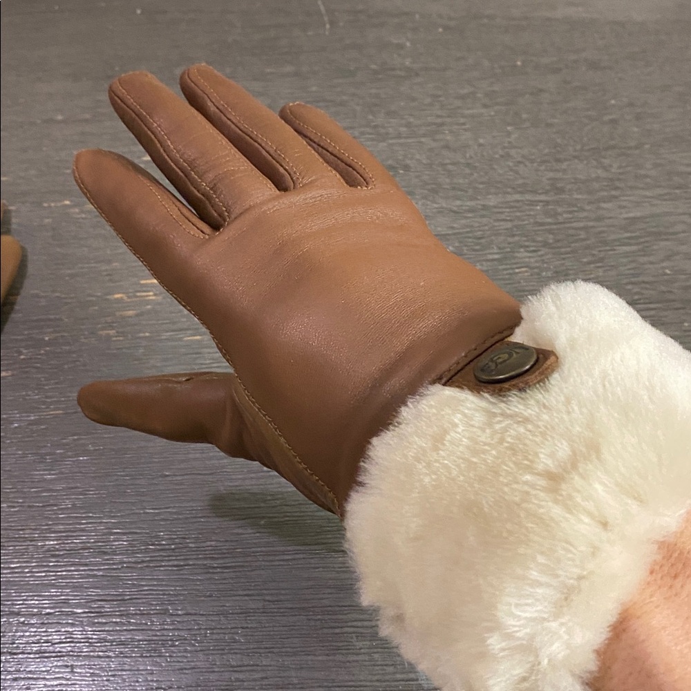 UGG Tan Leather Gloves with Cream Fur Cuff - Picture 2 of 10